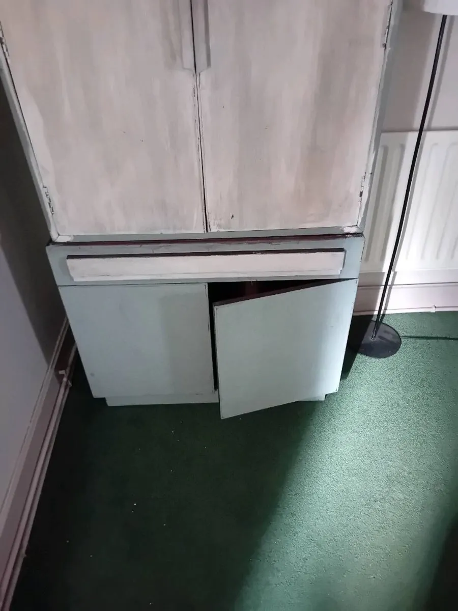 Vintage cupboard - Image 4