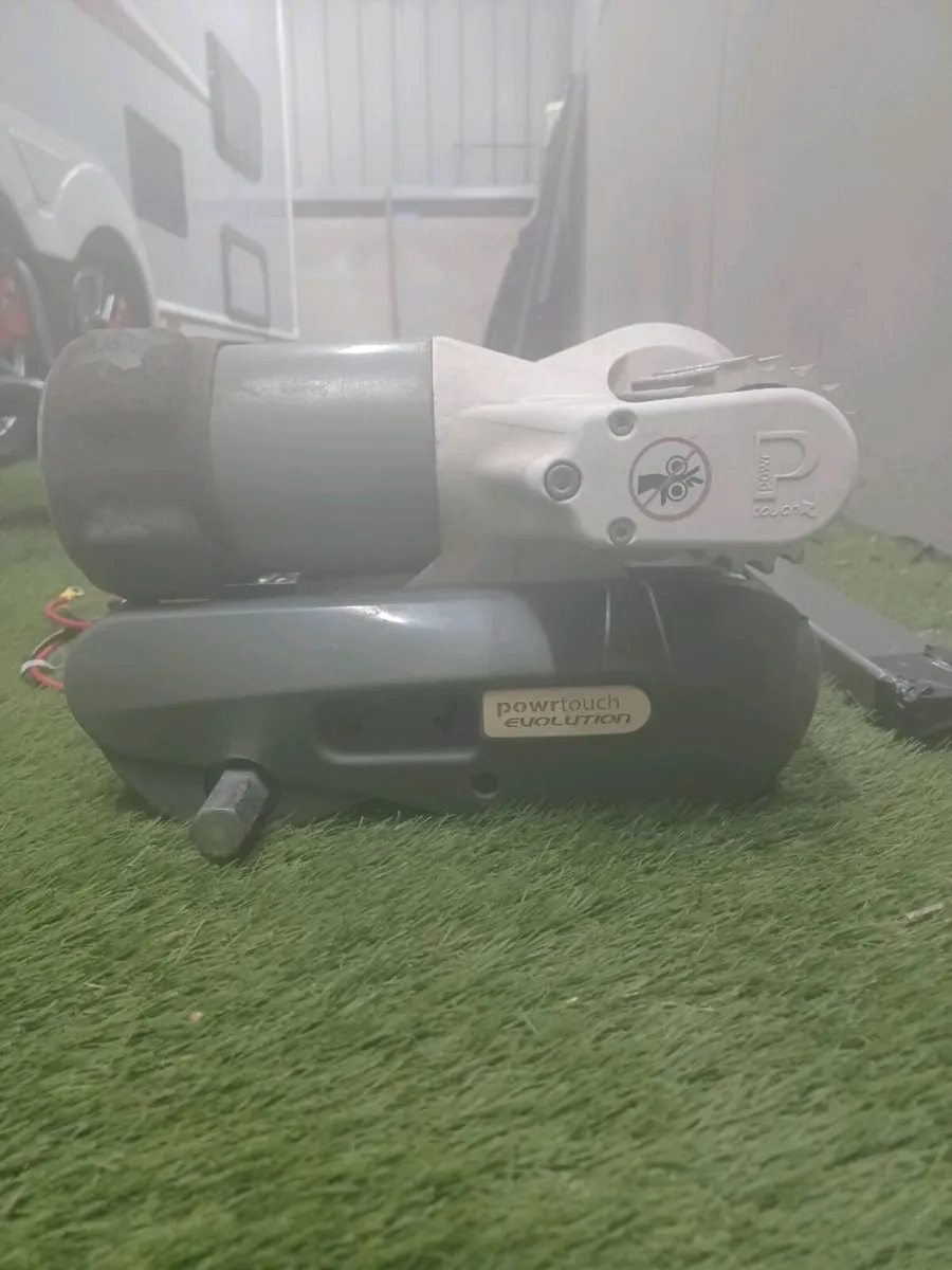 Caravan power touch motor movers - Image 3