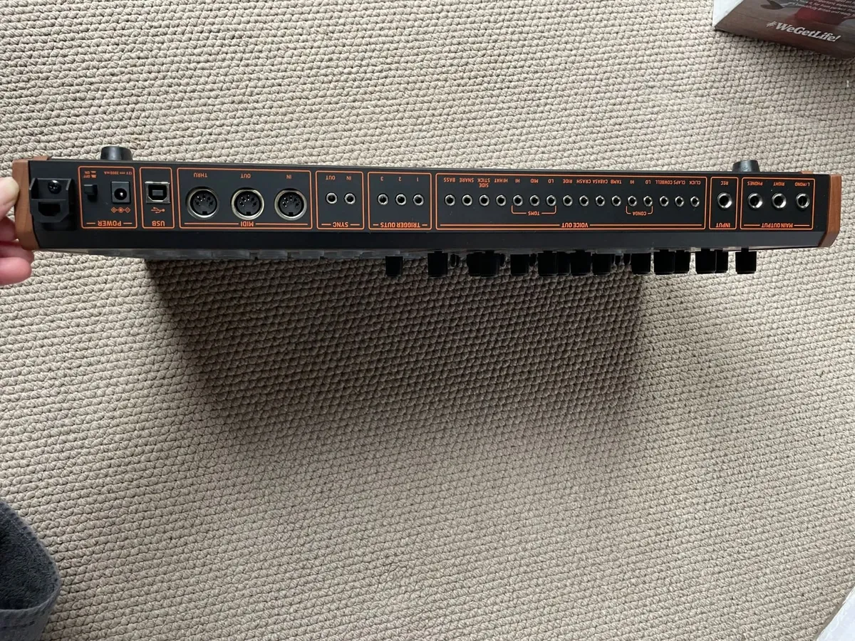 Behringer LmDrum Hybrid 8/12 Bit sampling drum m/c - Image 3