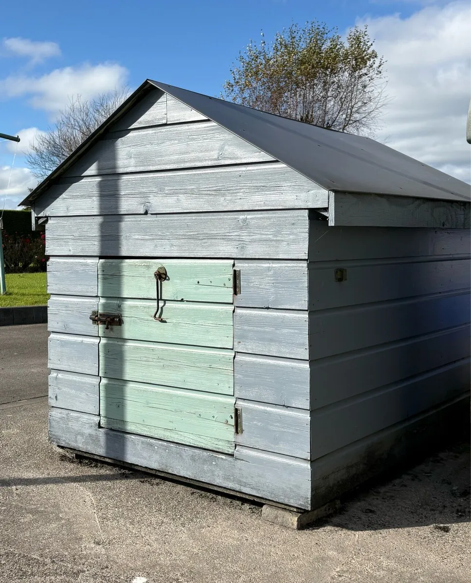 Dog kennel - Image 1