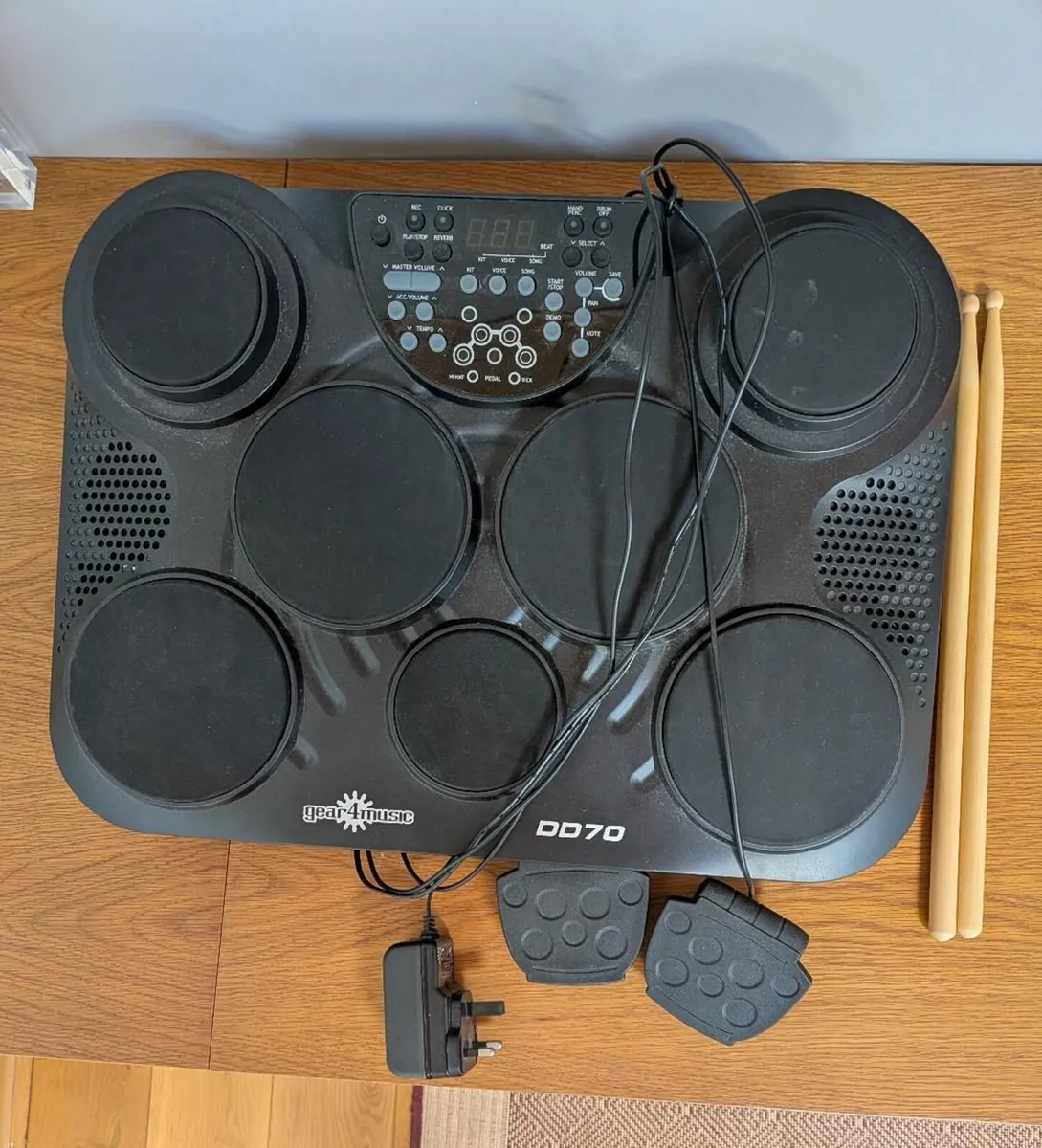 Gear4Music DD70 Digital Drum Pad, sticks & pedals - Image 1