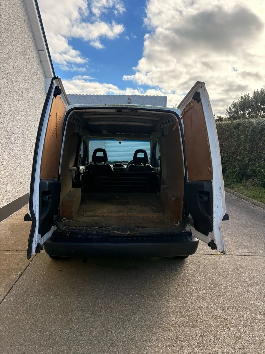 Vauxhall Combo - Image 4
