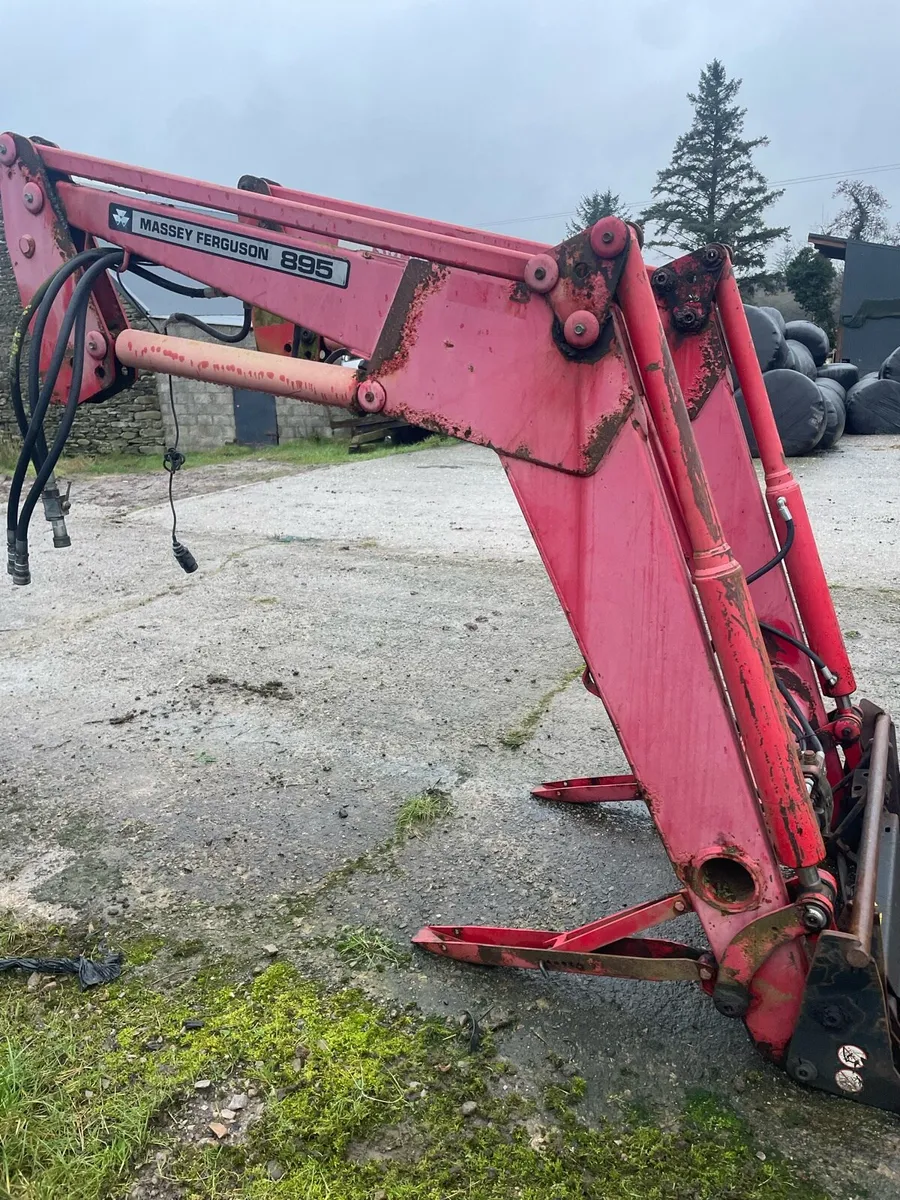 Mf/Quicke 895 front loader - Image 1