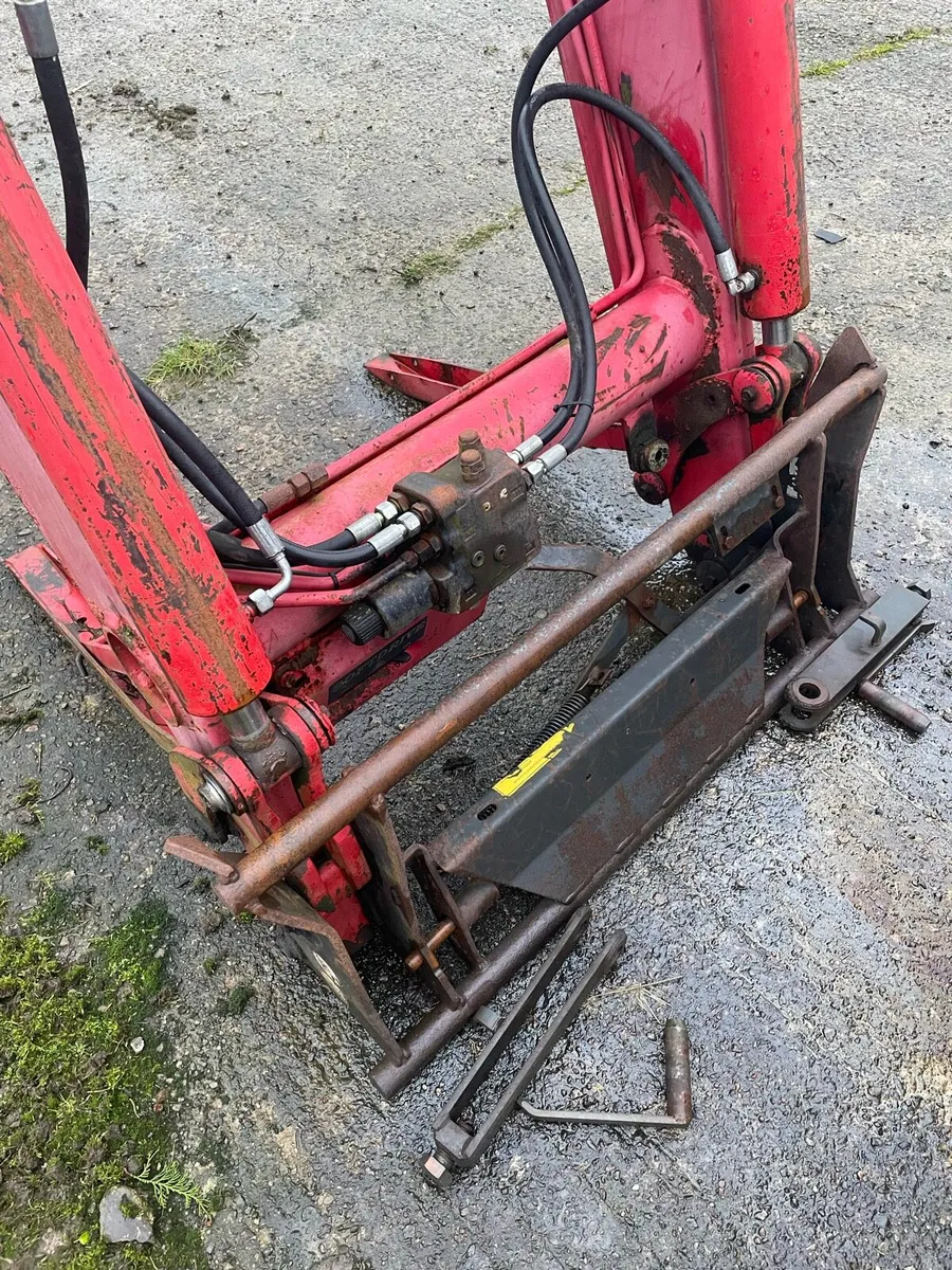 Mf/Quicke 895 front loader - Image 2