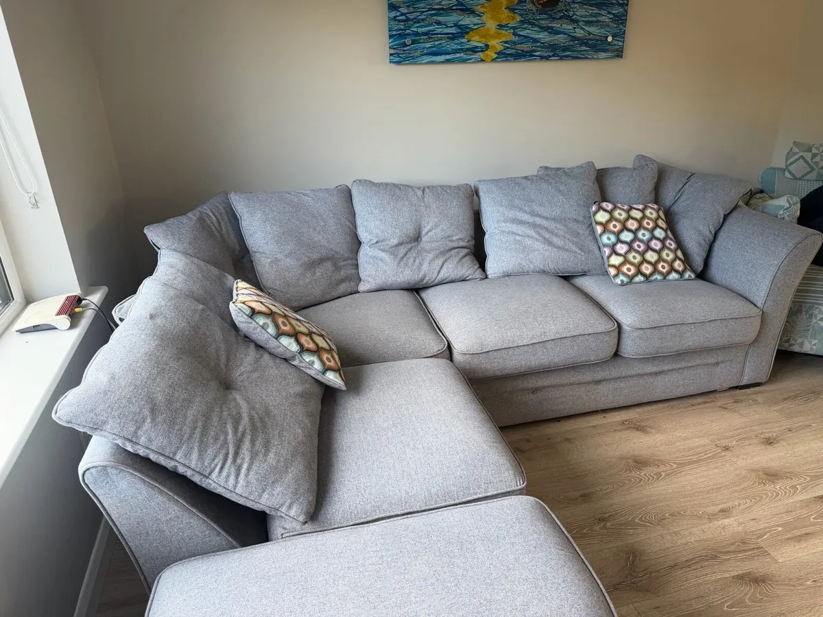 Suite of furniture - Image 2