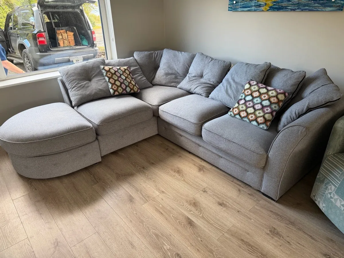 Suite of furniture - Image 3