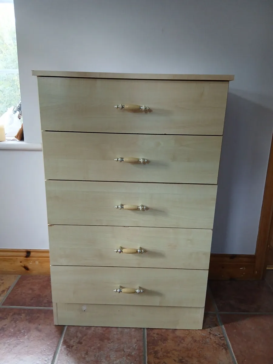 Chest of drawers