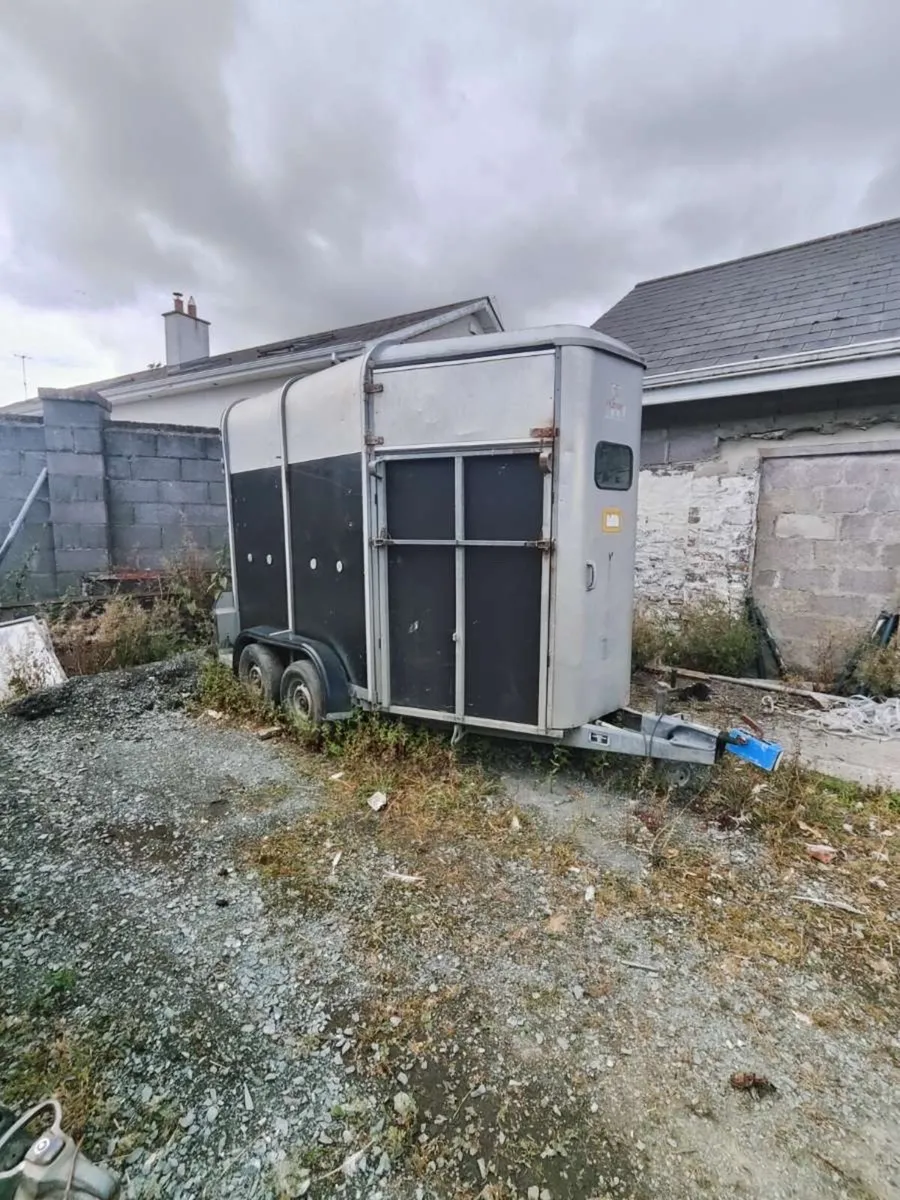 Horse box - Image 1