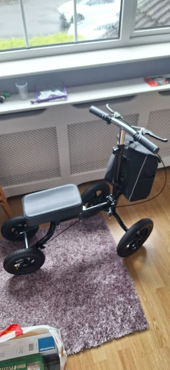 Rollator - deluxe knee scooter perfect condition - Image 1