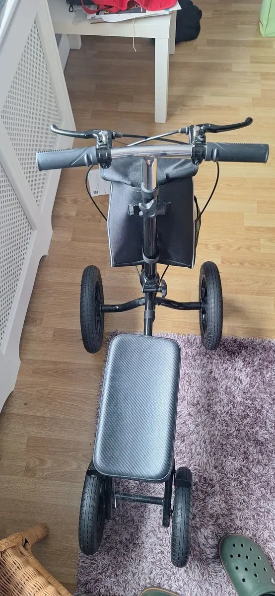 Rollator - deluxe knee scooter perfect condition - Image 3