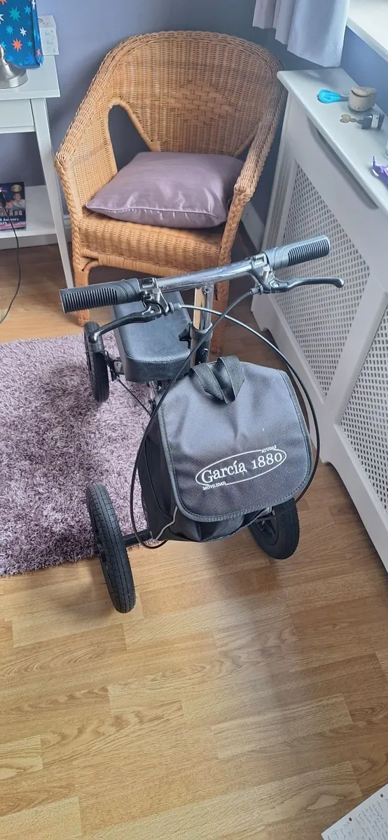 Rollator - deluxe knee scooter perfect condition - Image 4