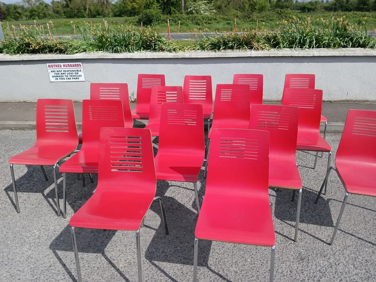 Chairs 💺 💺 💺 💺 💺  lot of (50)....del - Image 3