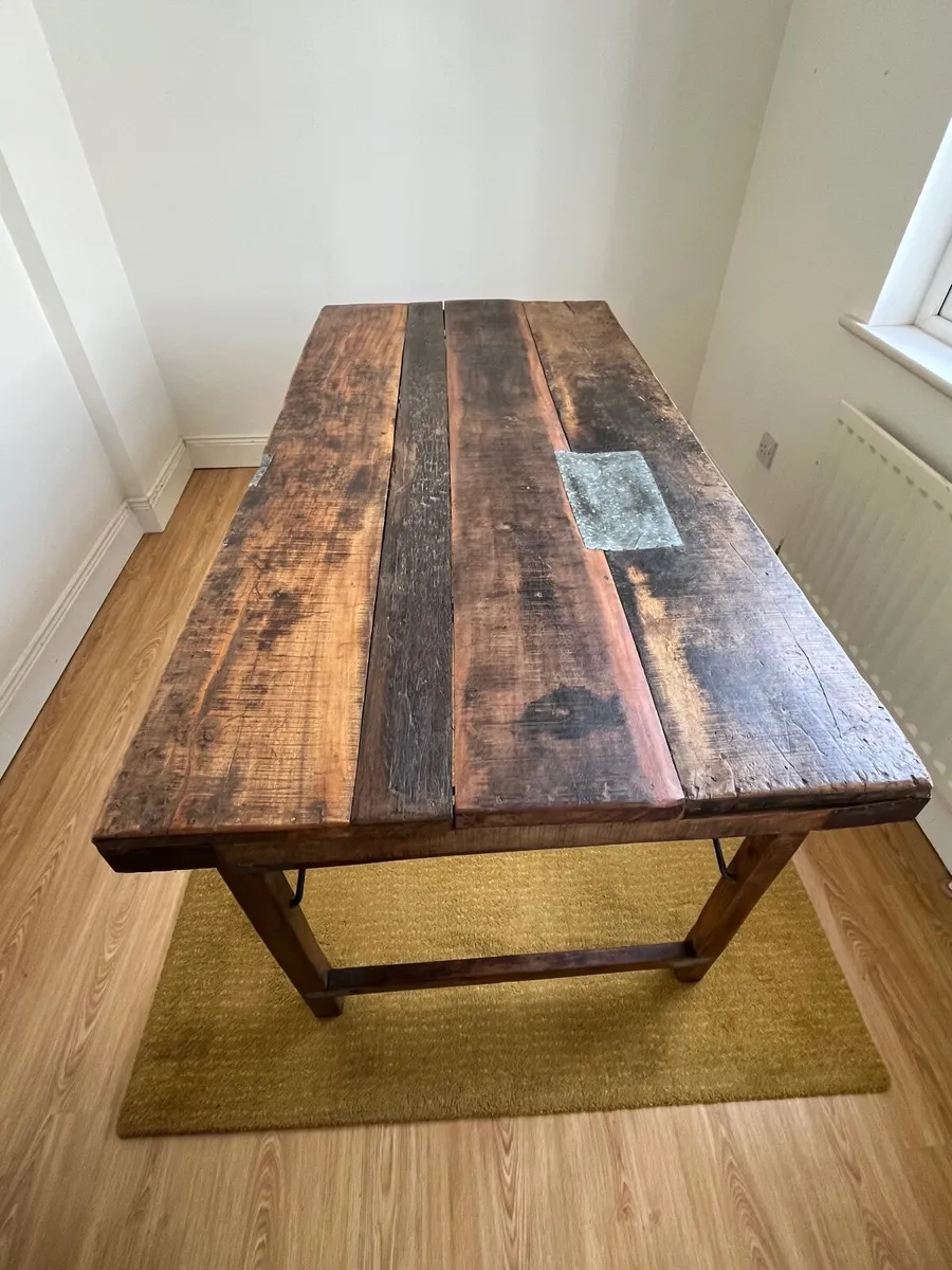 Dining table - Image 1