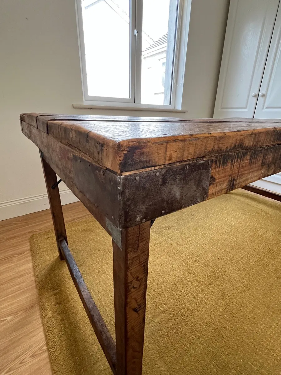 Dining table - Image 2