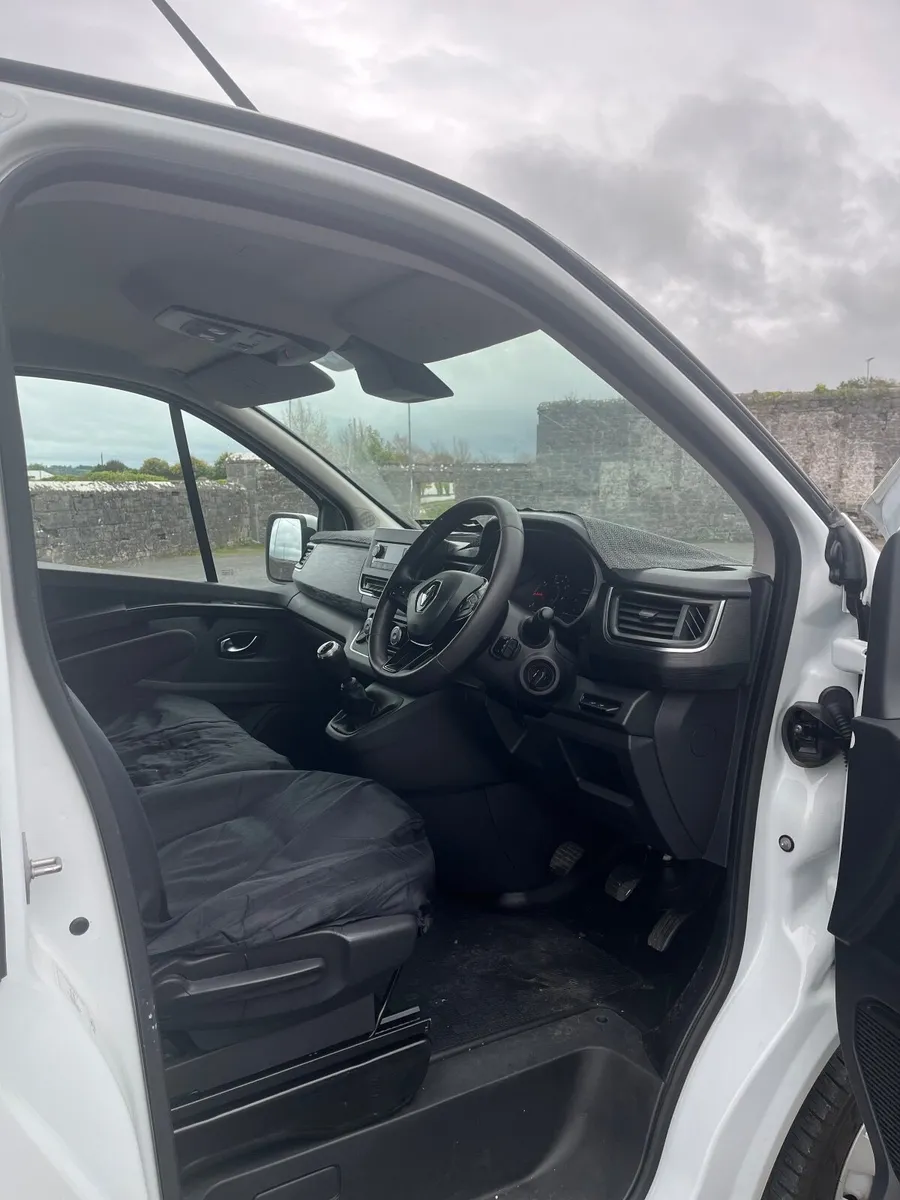Renault Trafic 2023 - Image 2
