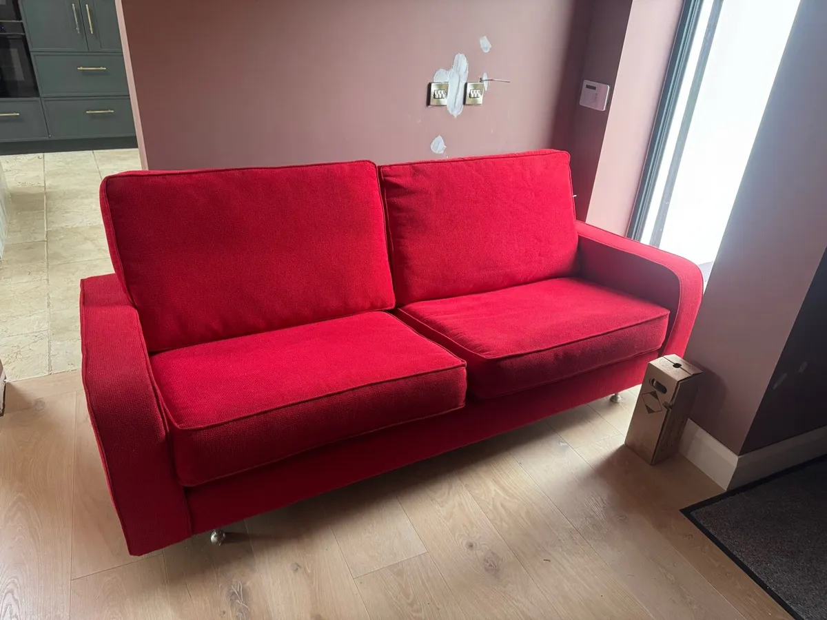 Red couch/sofa - Image 1