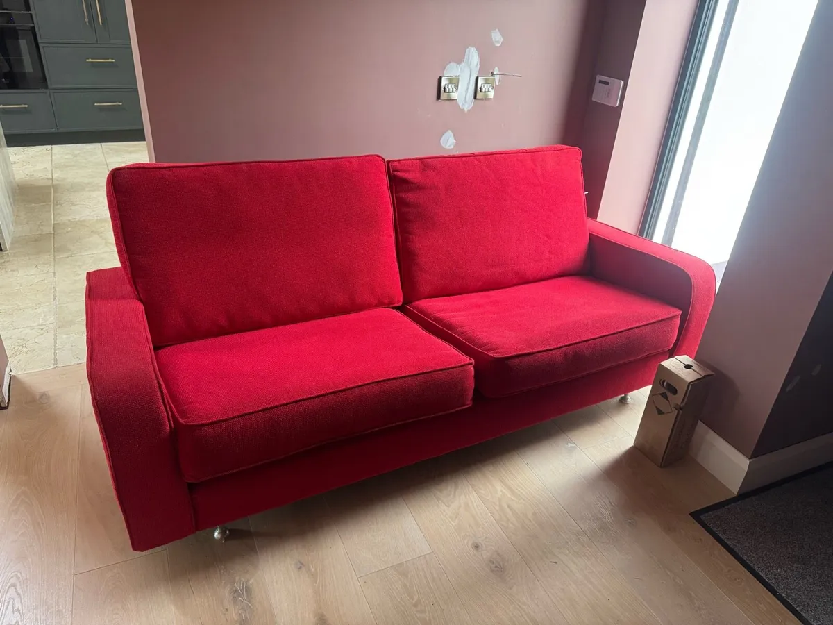 Red couch/sofa - Image 2
