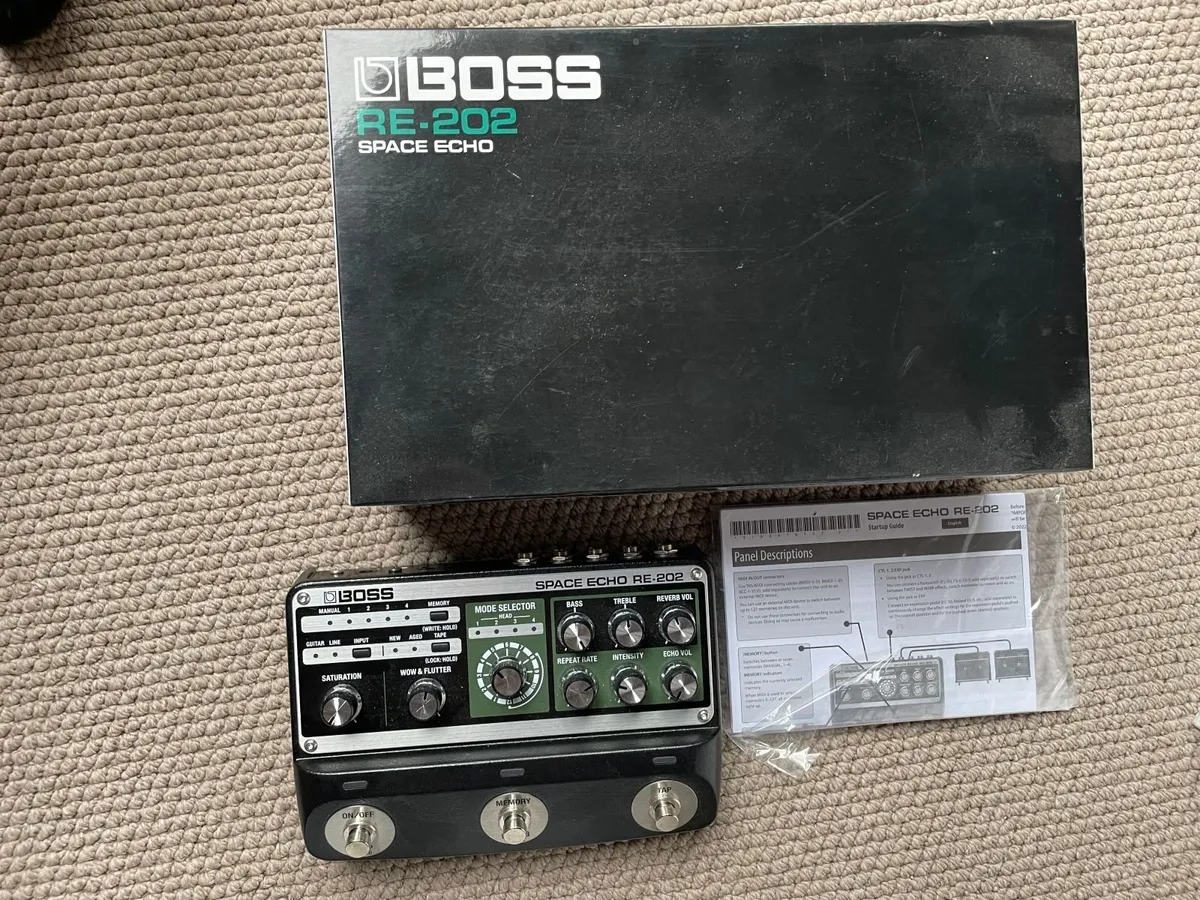 Boss RE-202 space echo digital effect pedal - Image 3