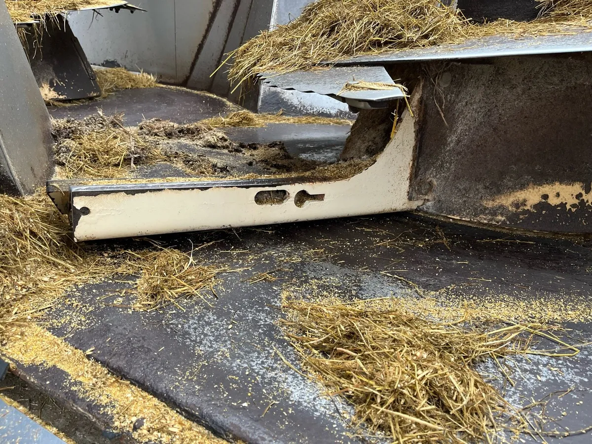 Abbey Feed out arms - Image 1