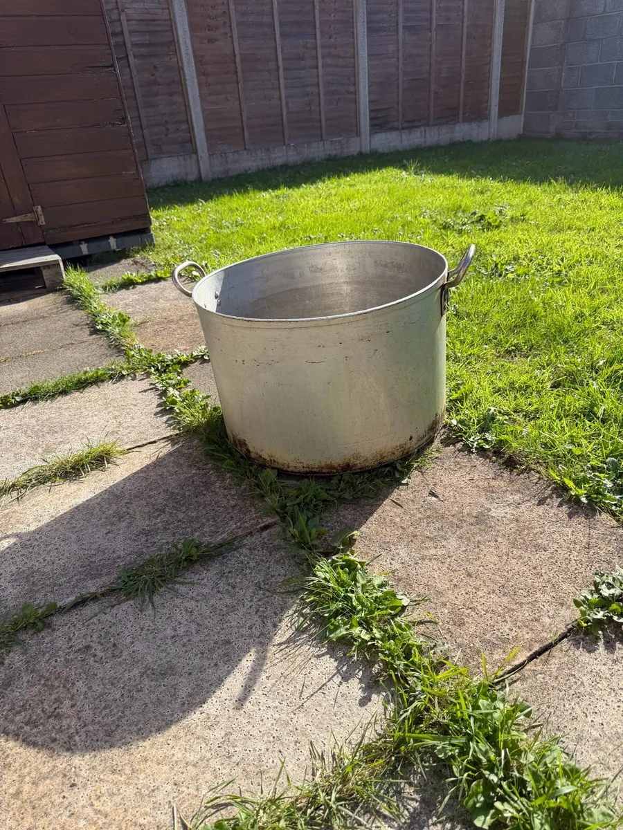 Pot - Image 1