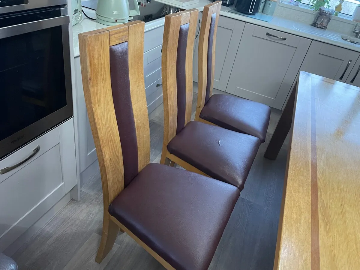 Oak Table & 6 chairs - Image 2