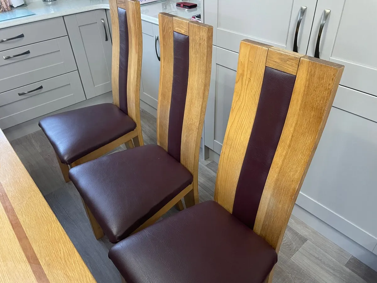 Oak Table & 6 chairs - Image 3