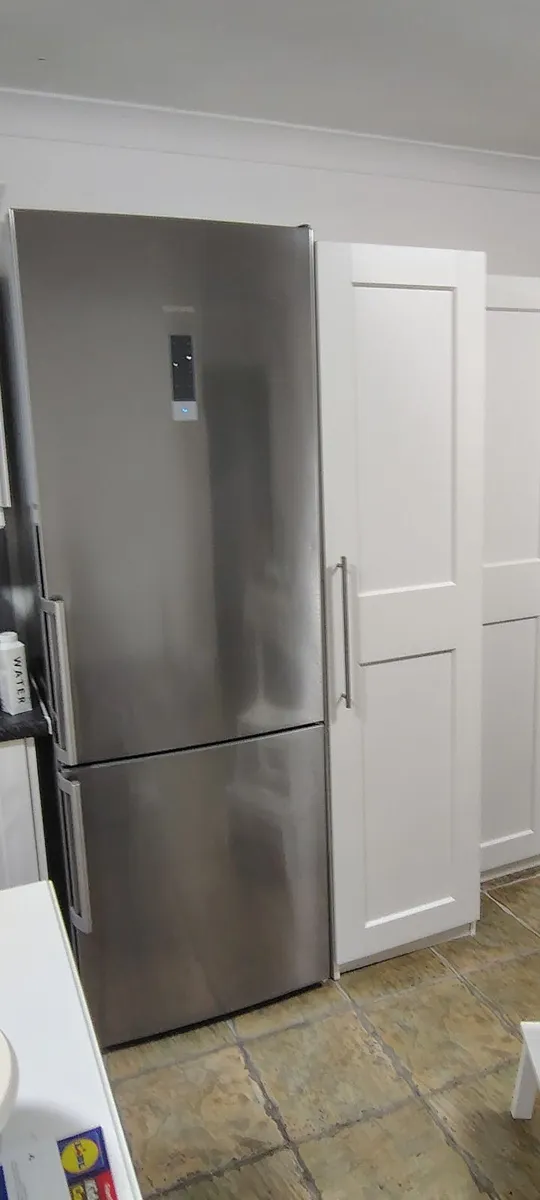 Siemens Fridge freezer 203x70 - Image 1