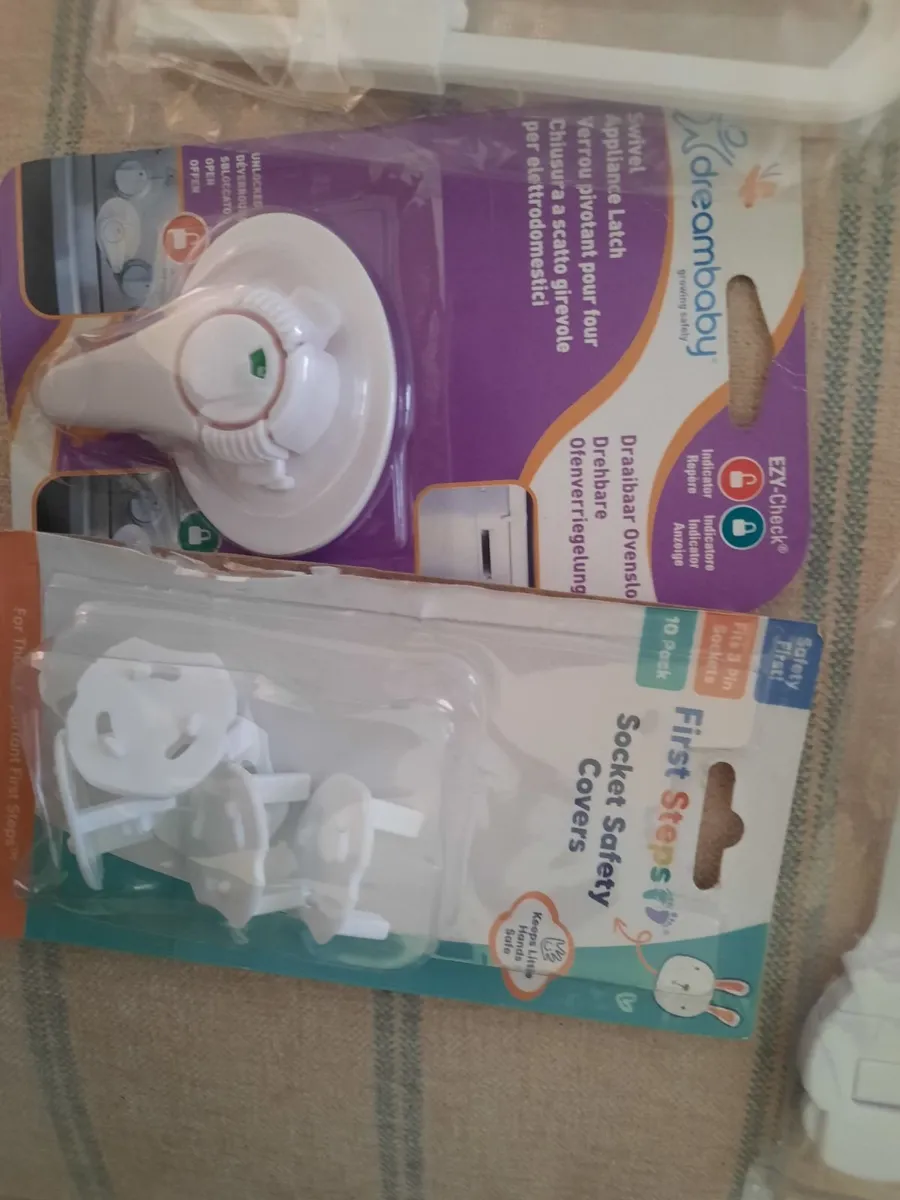 Baby proofing safety accessories - Image 1