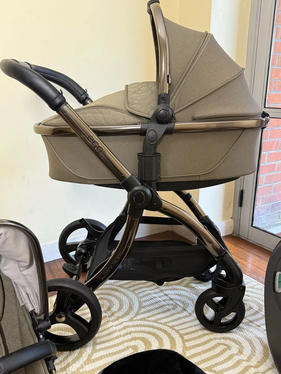 Egg 3 travel system Cybex car seat isofix - Image 3