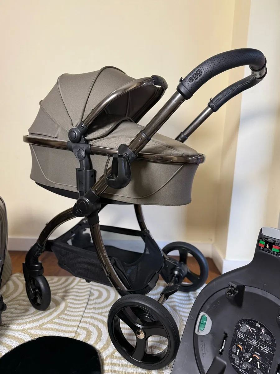 Egg 3 travel system Cybex car seat isofix - Image 4