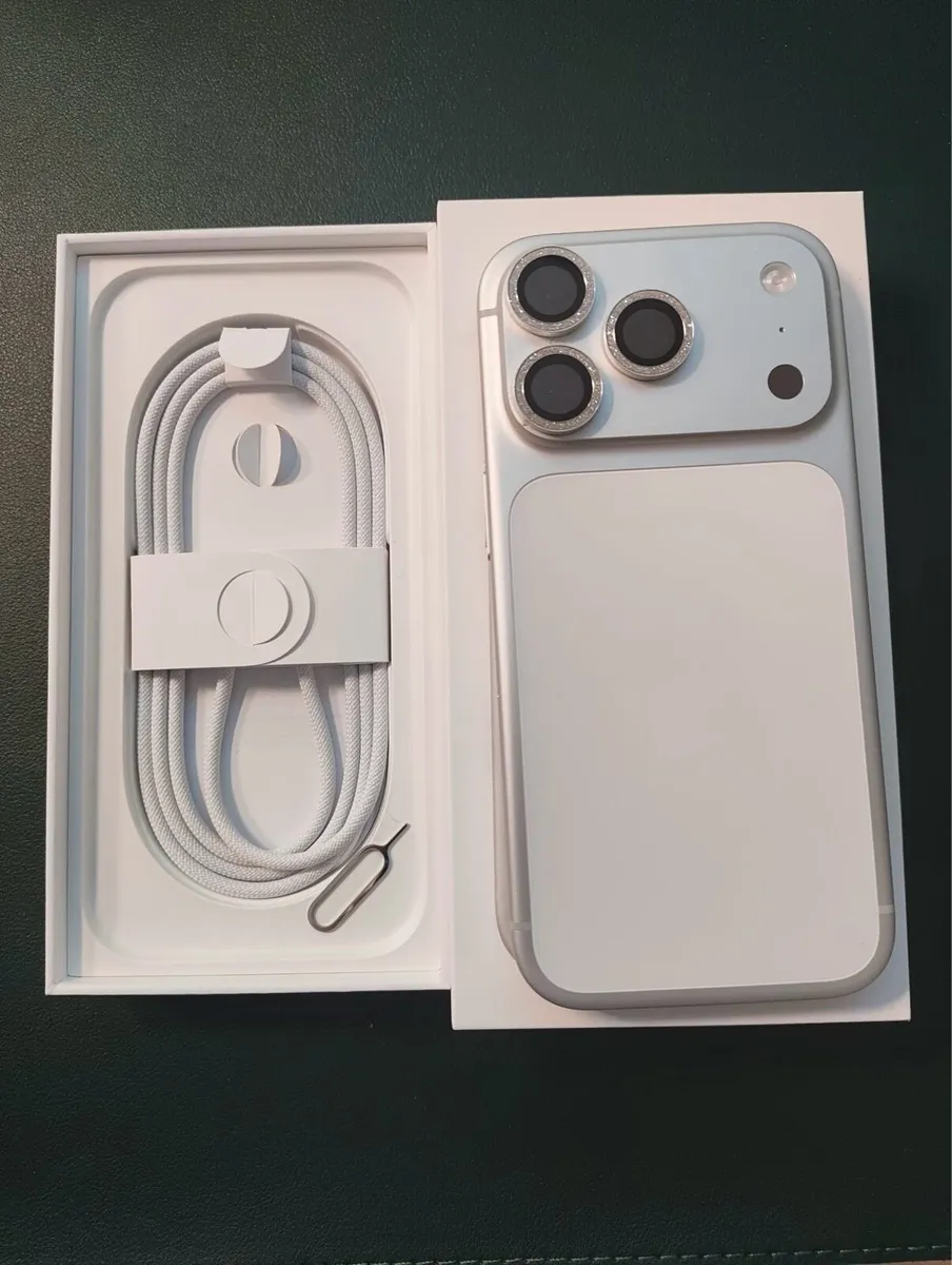 iPhone 17 Pro 256GB Silver - Image 3