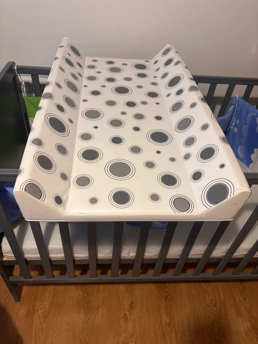 Baby cot - Image 1