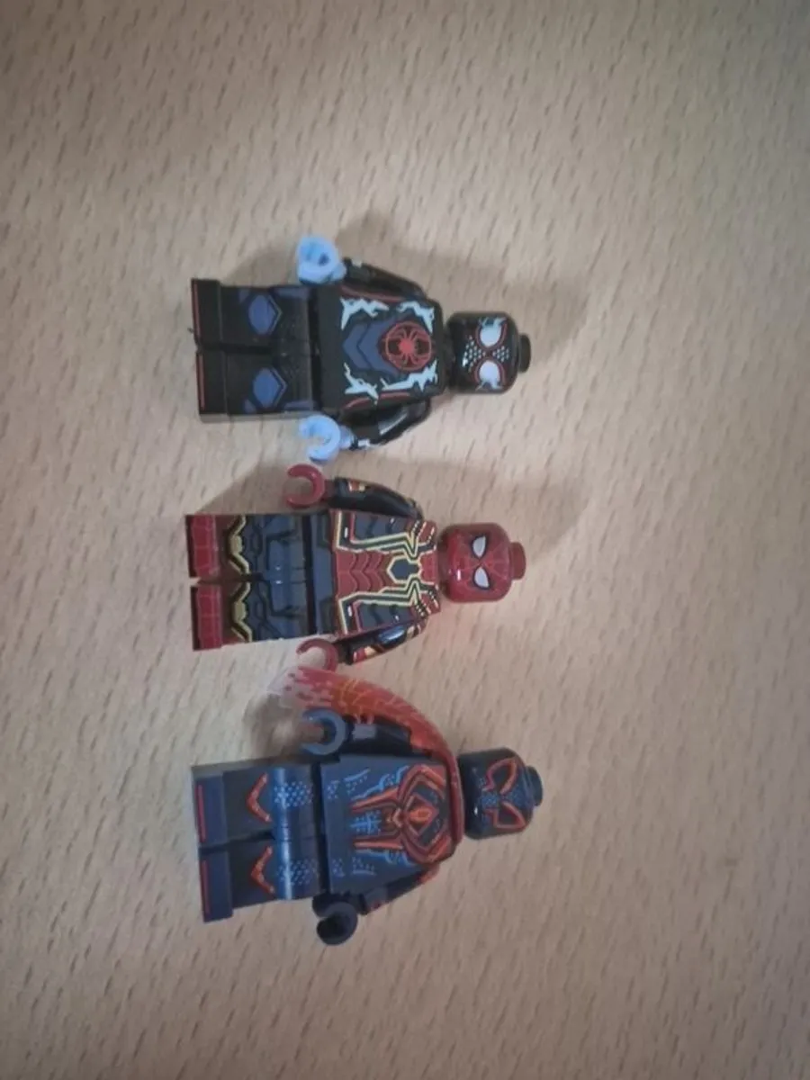 3 spiderman lego figures - Image 1