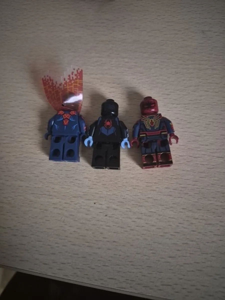 3 spiderman lego figures - Image 3