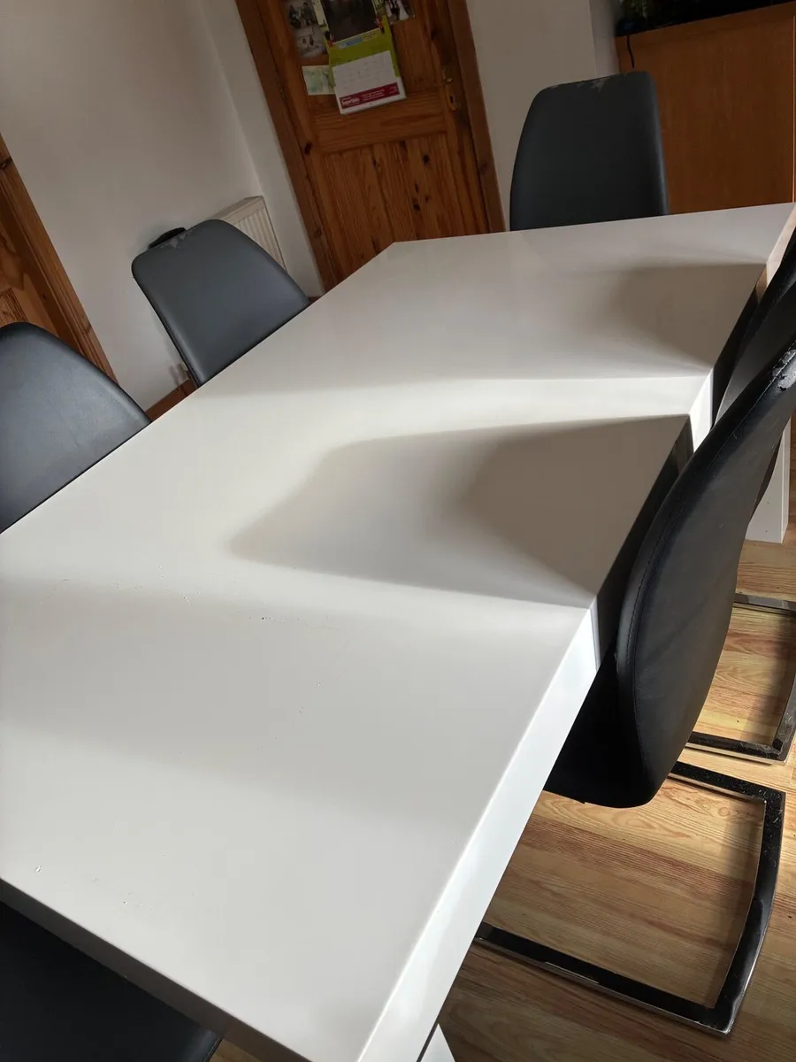Table &chairs - Image 2