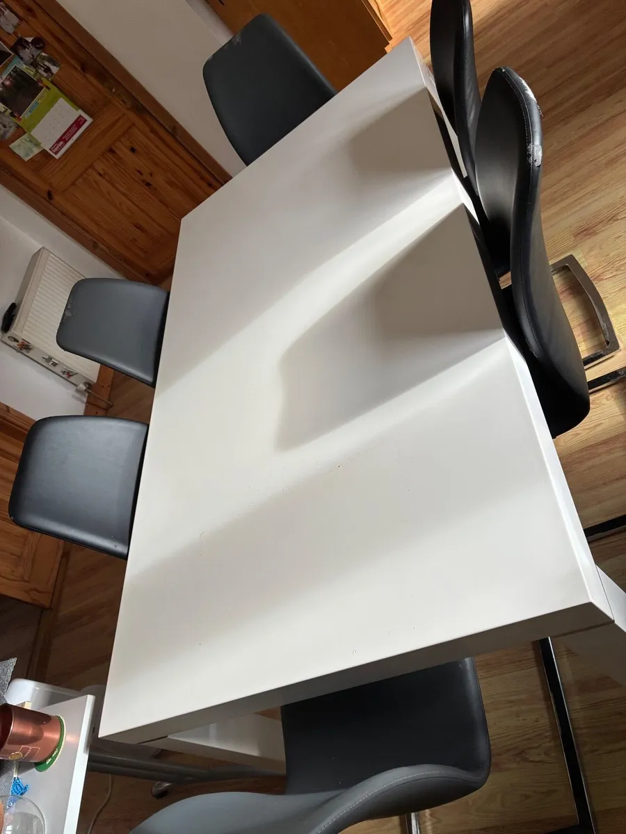 Table &chairs - Image 1