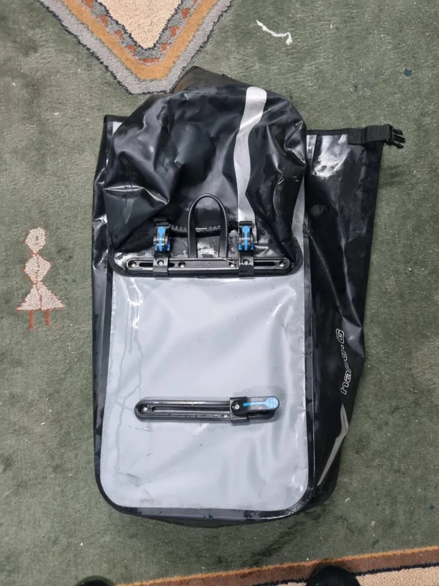 Waterproof bike bag - Image 1