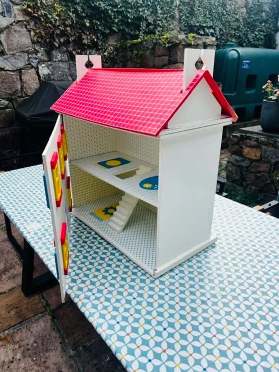 Dolls house - Image 2