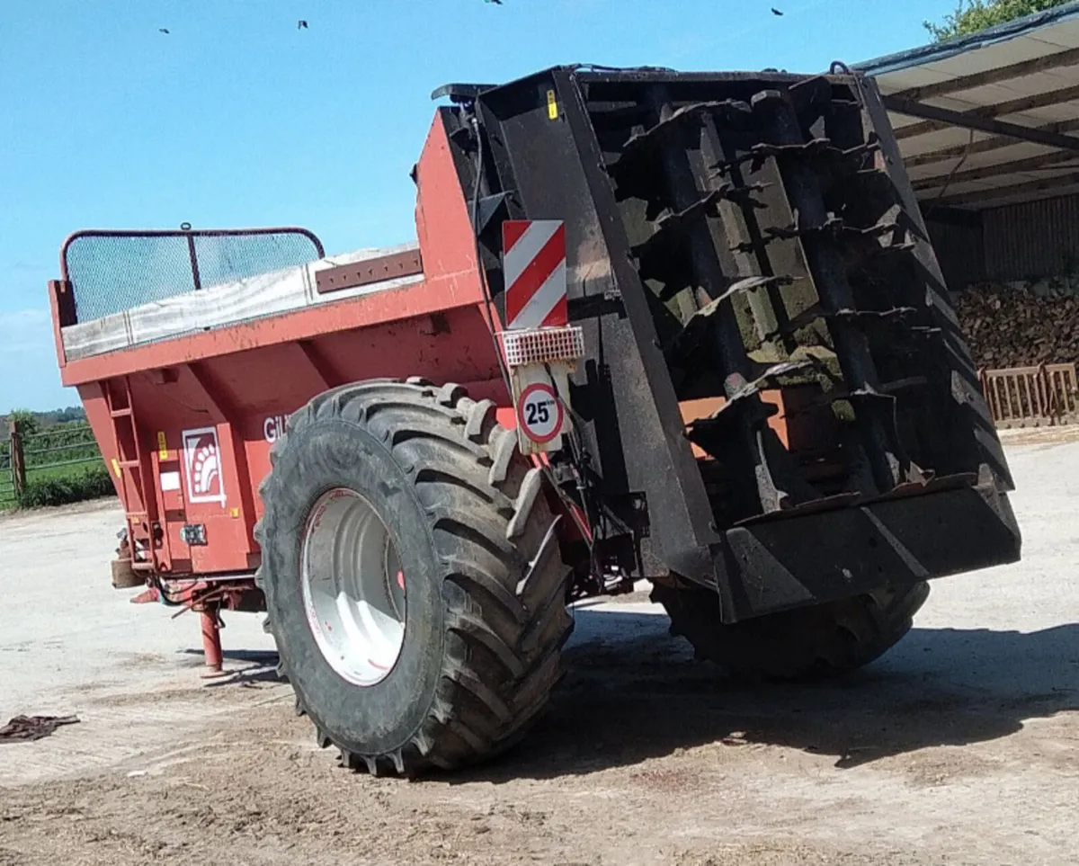 REAR DISCHARGE DUNG SPREADER - Image 1