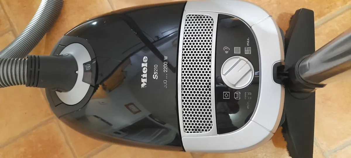 Miele vacuum/Hoover cleaner - Image 3