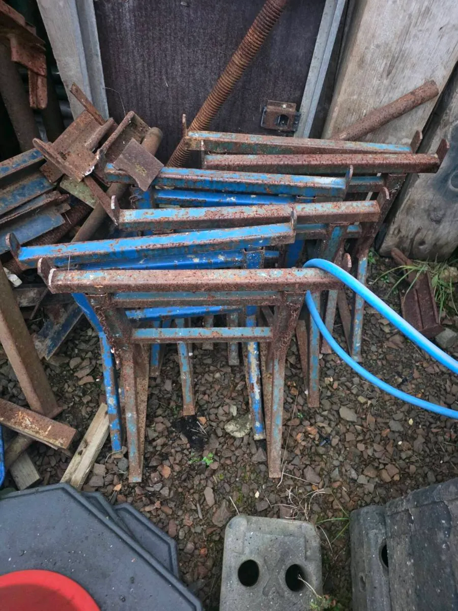 6 No. Heavy Duty 2-Board Plastering Trestles