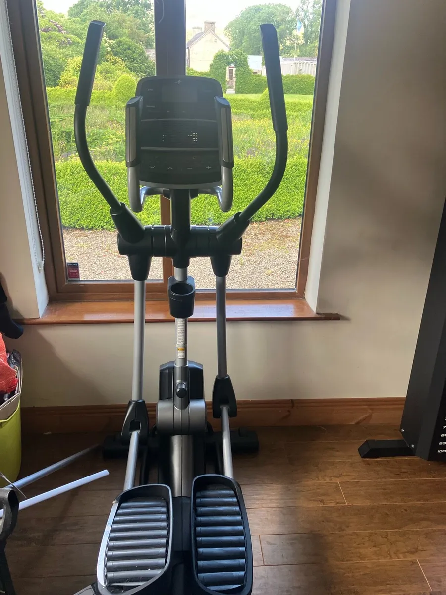 Nordic track e71 folding cross trainer - Image 1