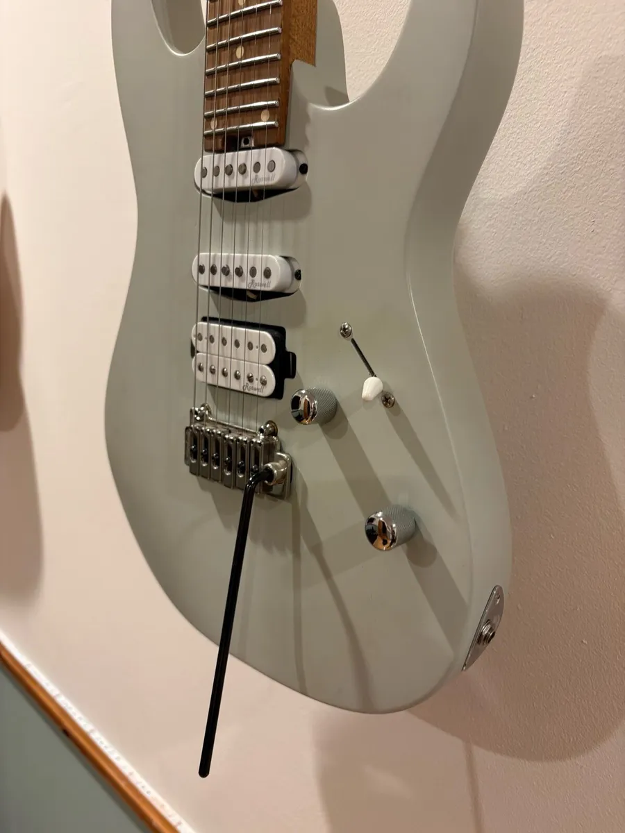 Electric guitar - Image 2