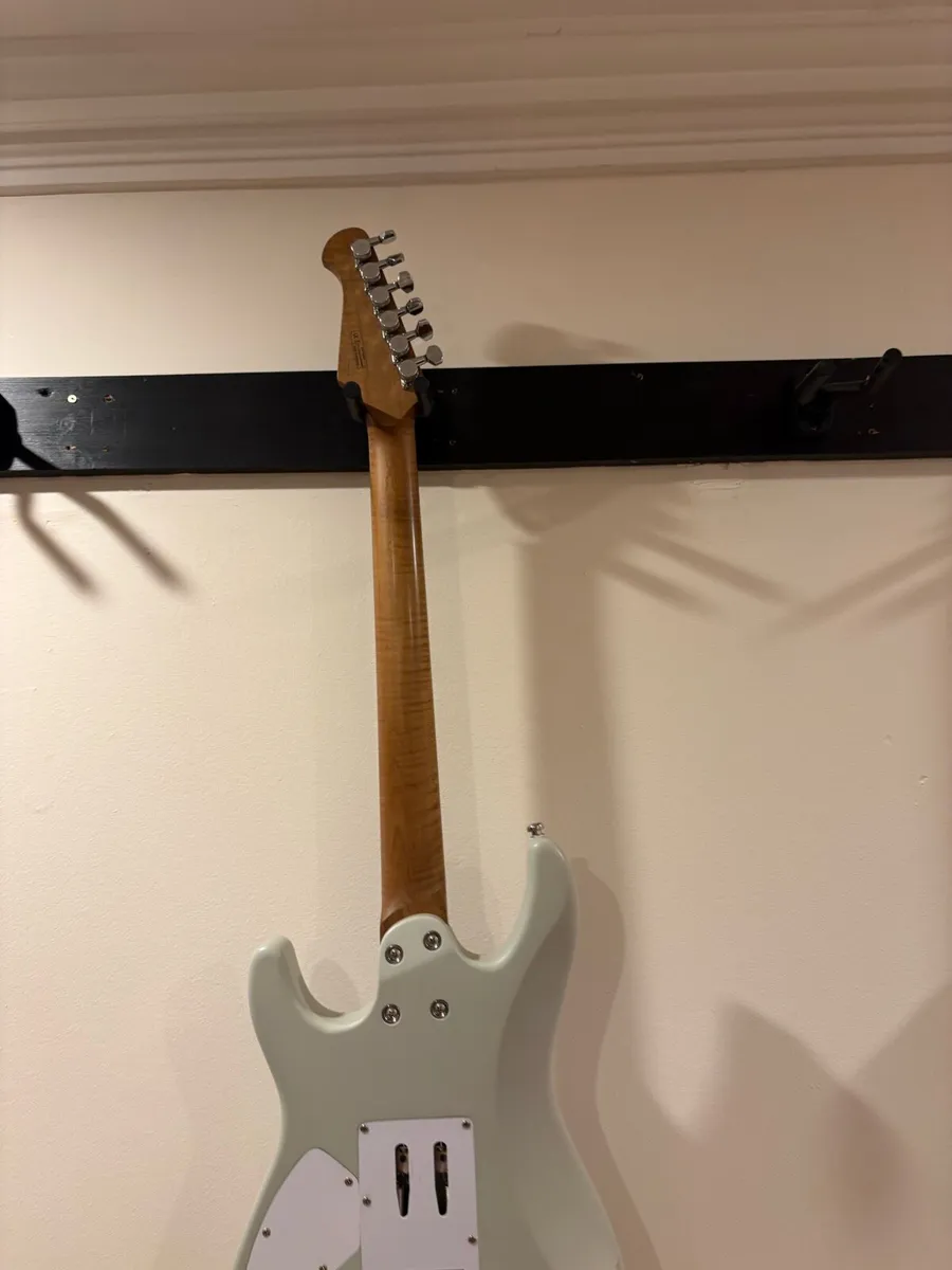 Electric guitar - Image 4