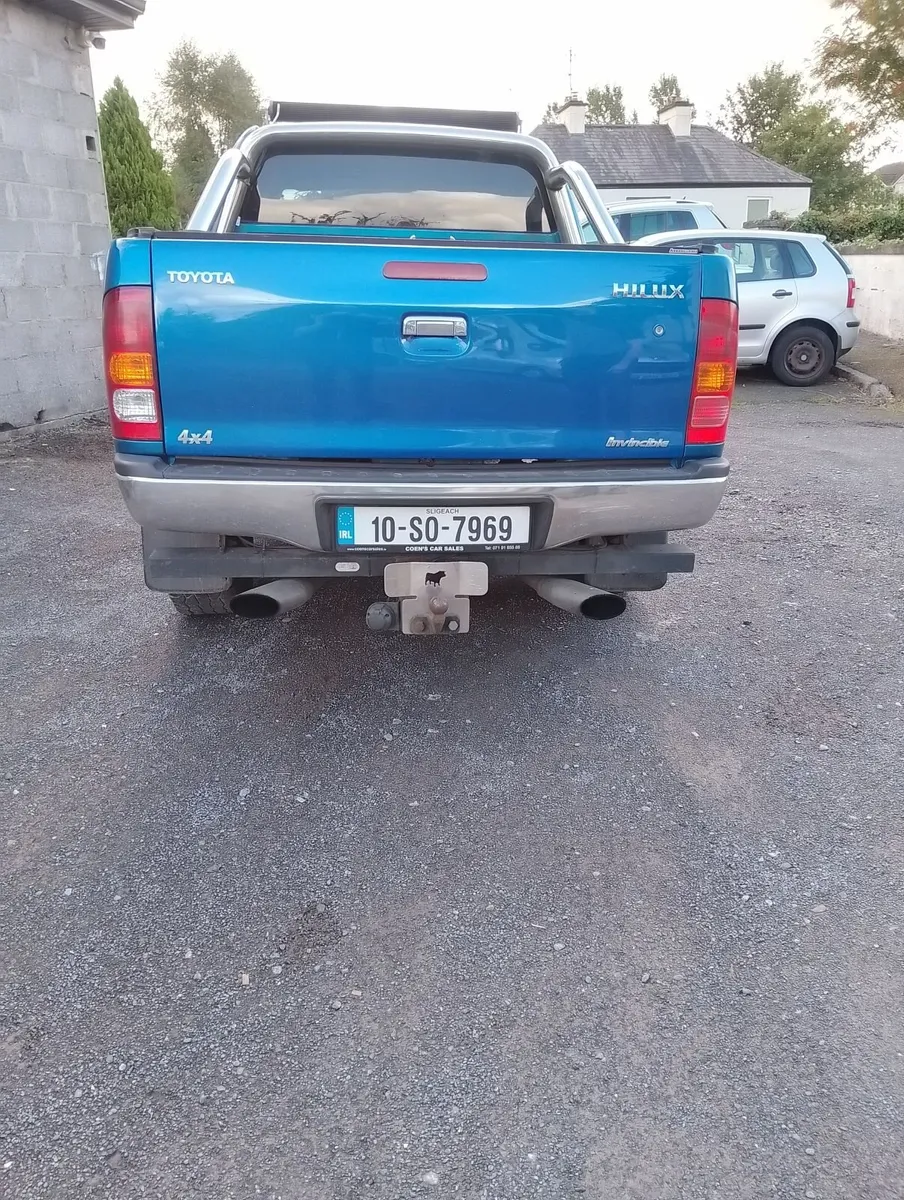 Toyota Hilux 2010 - Image 3