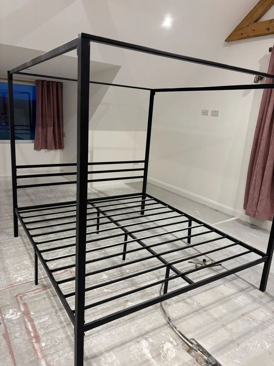 Super king 4 post bed - Image 1
