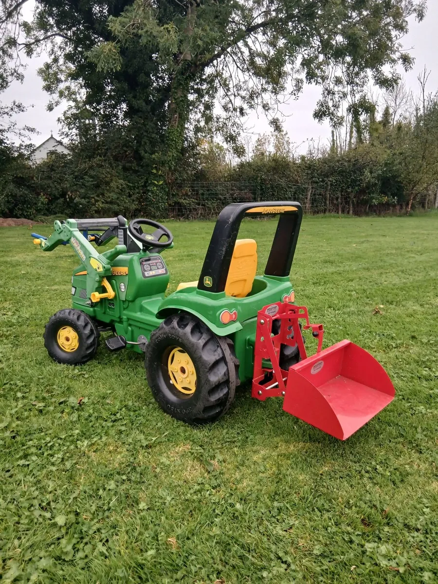 Kids pedal tractor and accessories - Image 1