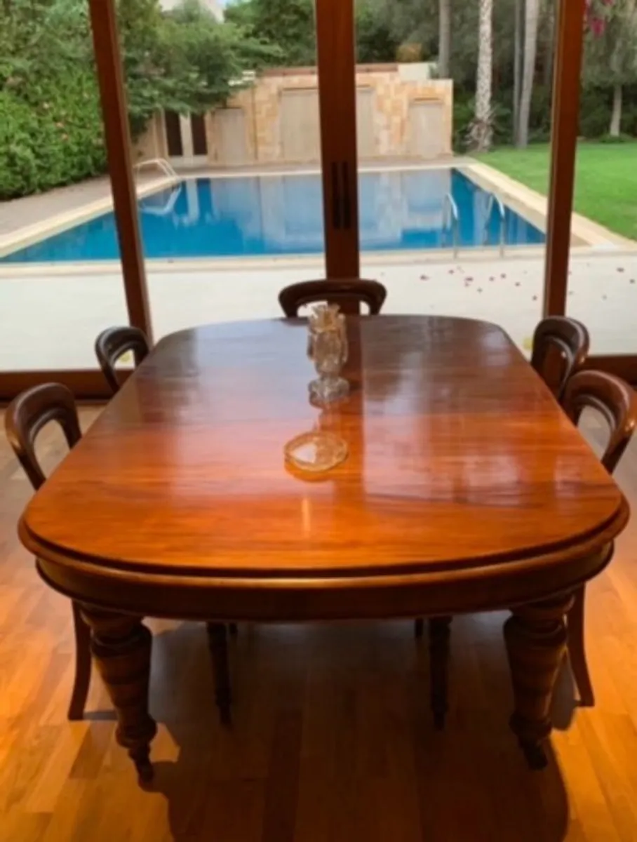 Lovely Victorian Mahogany Extending Dining Table - Image 3
