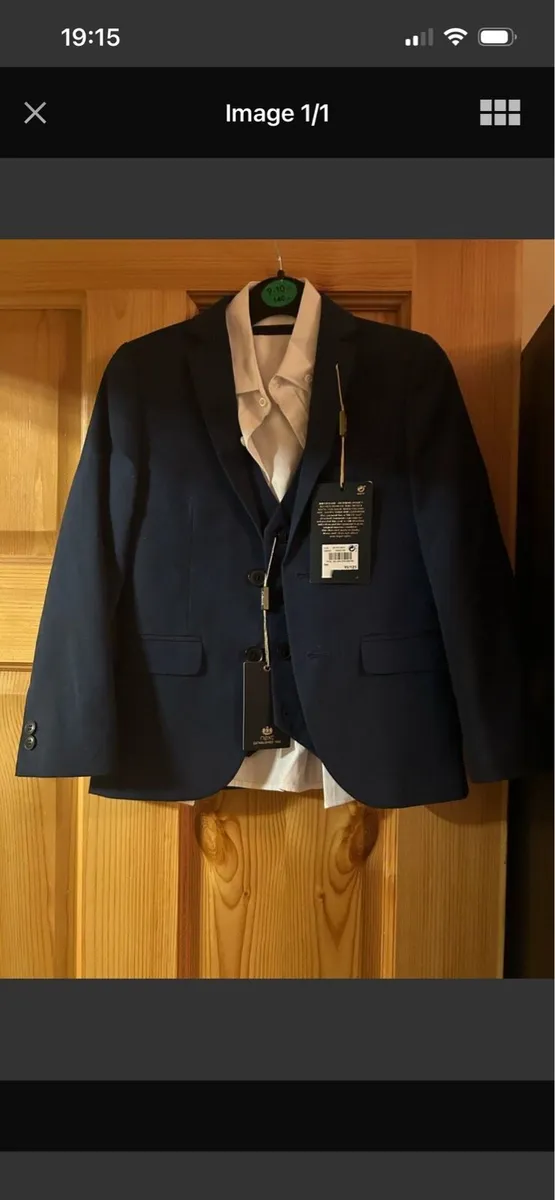 Boys suit - Image 1