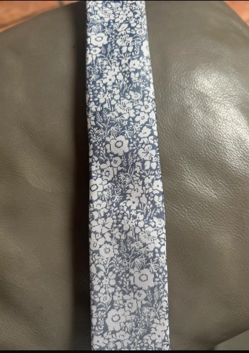 Boys suit - Image 2